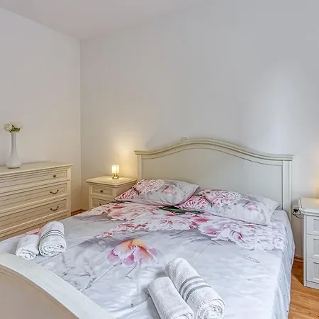 Apartment Tom With Terrace Porec