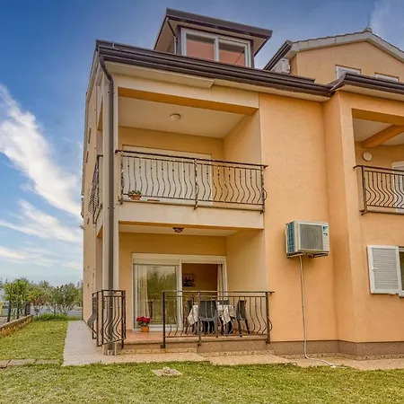 Apartment Tom With Terrace Poreč