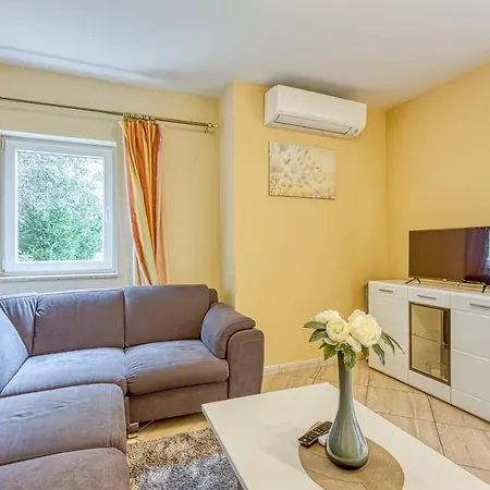 Apartament Tom With Terrace